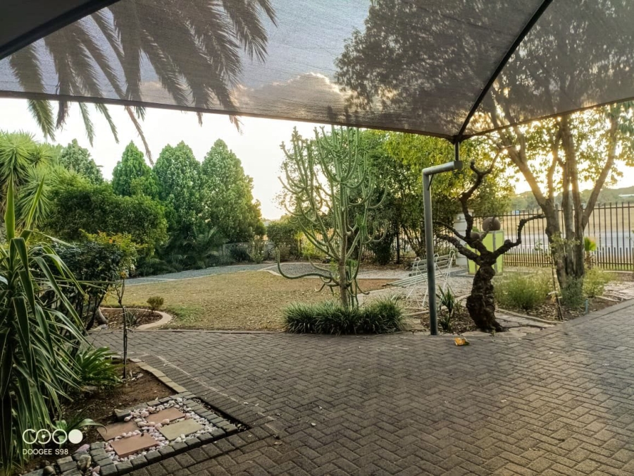 4 Bedroom Property for Sale in Langenhovenpark Free State